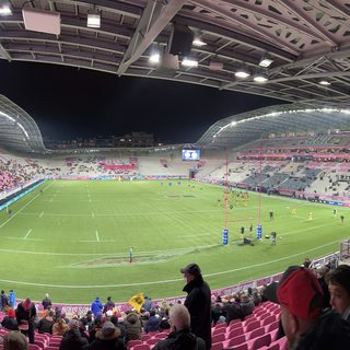 Pelouse et tribunes du stade Jean-Bouin pendant un match de Top 14