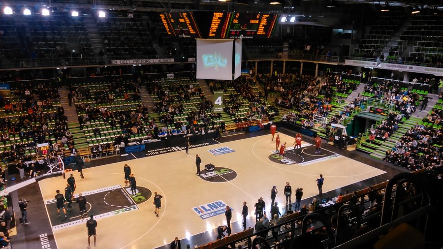 Le public de l'Astroballe pendant l'échauffement d'un match de LDLC ASVEL à Villeurbanne