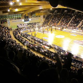 Les tribunes pleines du palais des sports de Beaublanc pendant un match de basket du Limoges CSP
