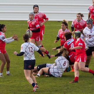 Action de jeu lors du match de rugby féminin entre l'US Dax et le Stade Bordelais au stade Maurice-Boyau de Dax