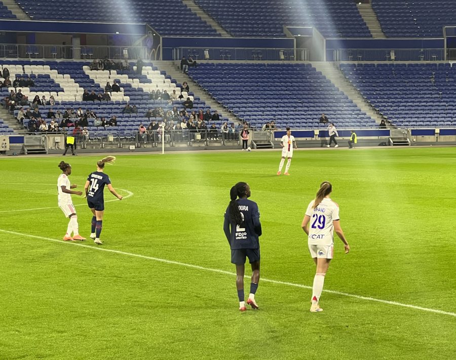 Joueuses de l'OL Lyonnes et du Paris Saint-Germain lors d'une rencontre de Première Ligue féminine