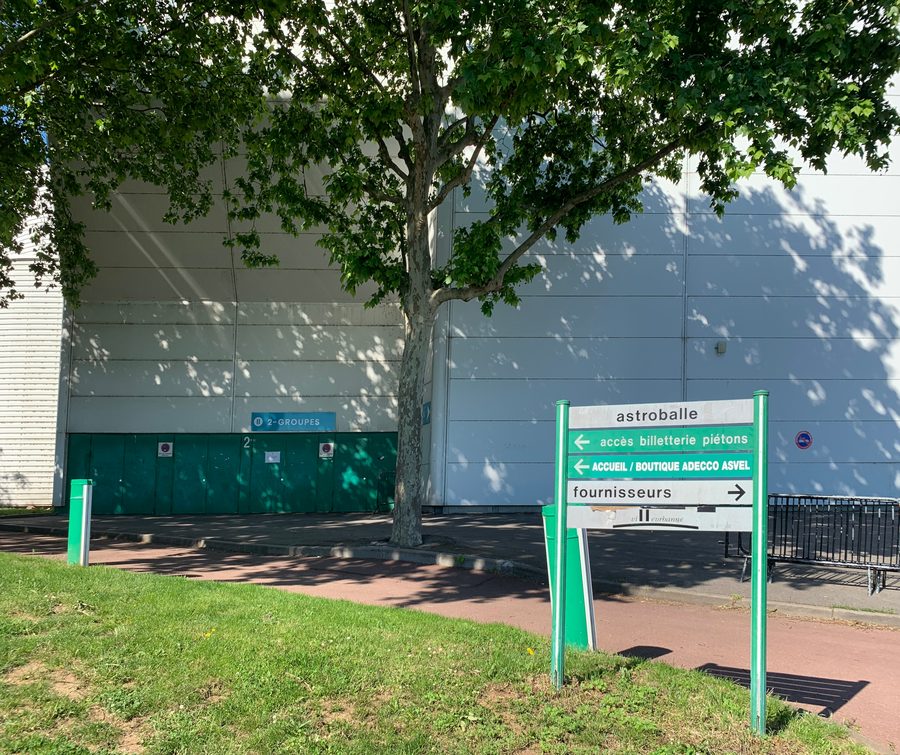 Entrée de l'Astroballe, salle de LDLC ASVEL, avenue Marcel Cerdan à Villeurbanne